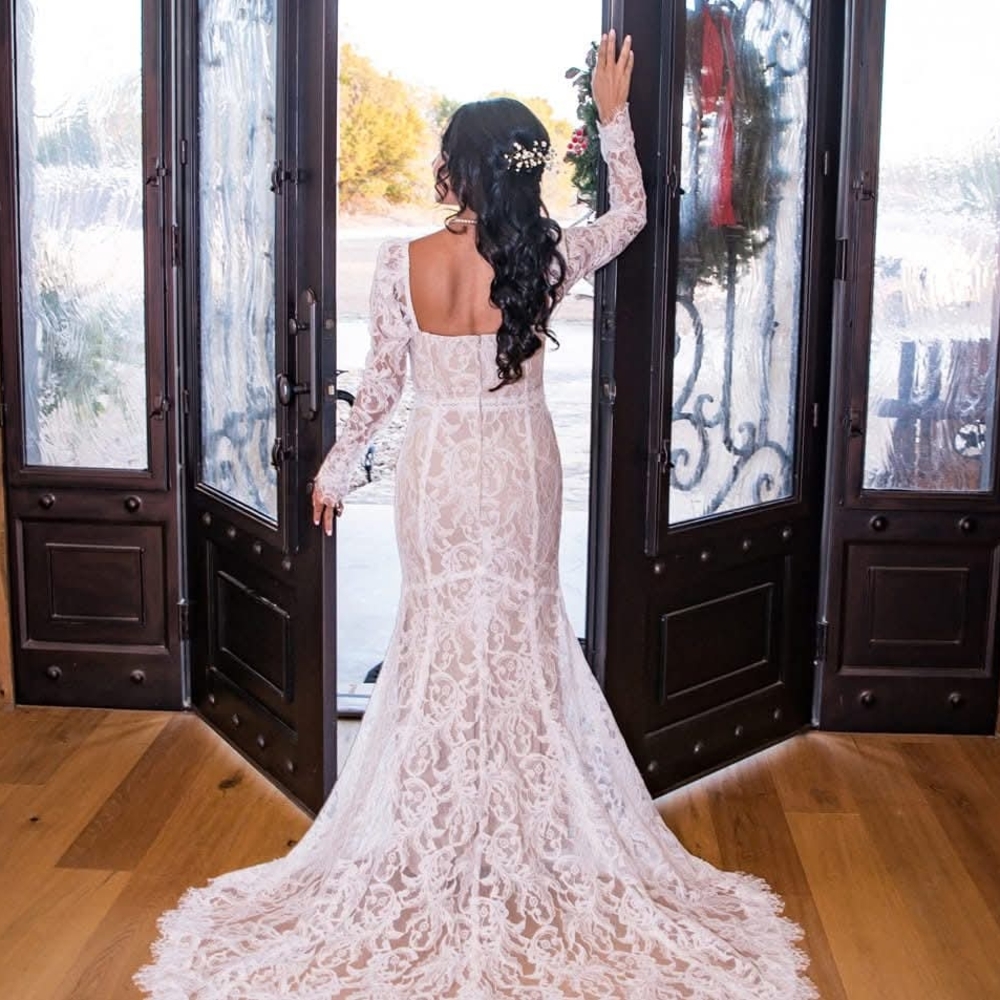 David's Bridal Nude under lining, removable lace Long-Sleeve Bridal Gown